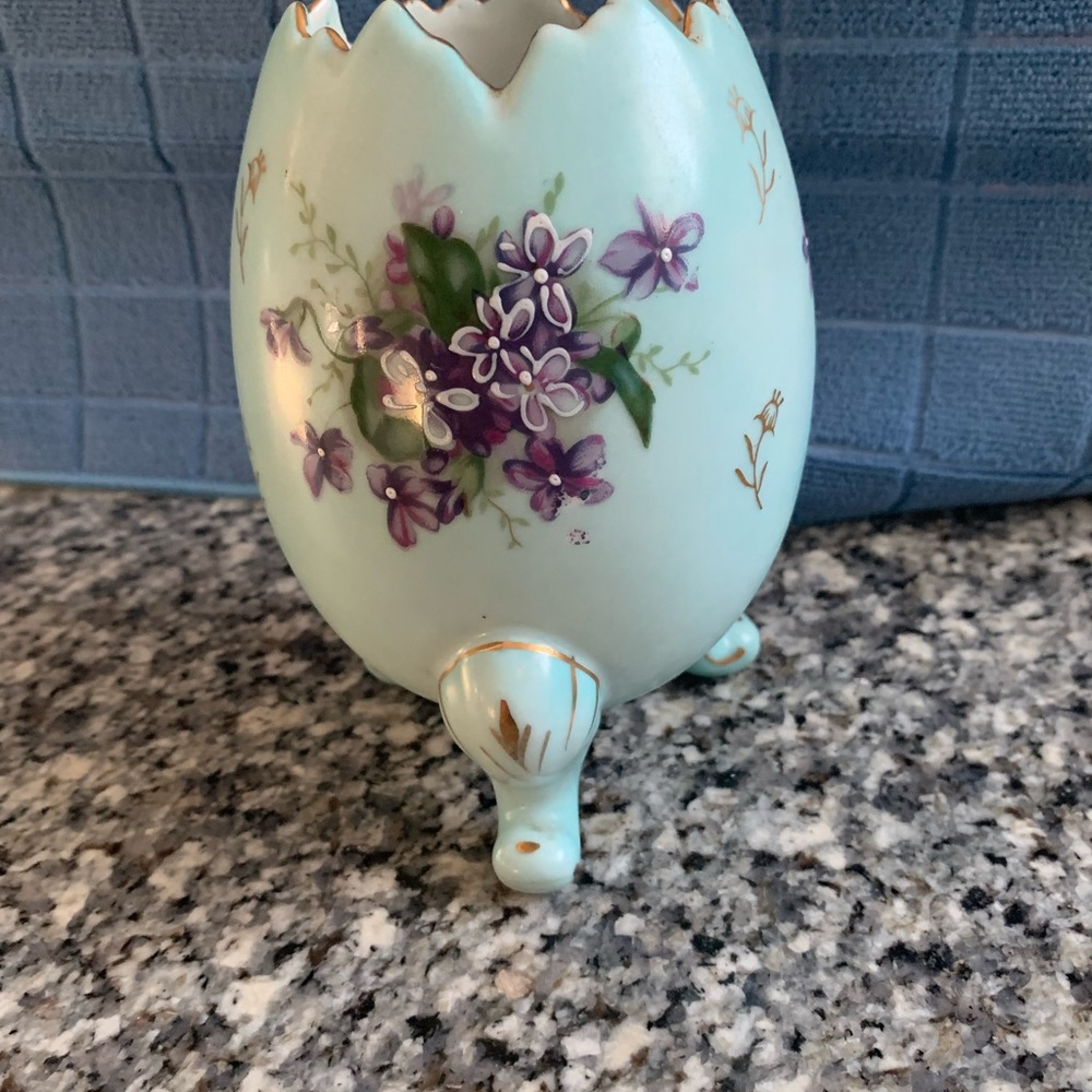 Vintage decorative Light Blue Cracked Egg